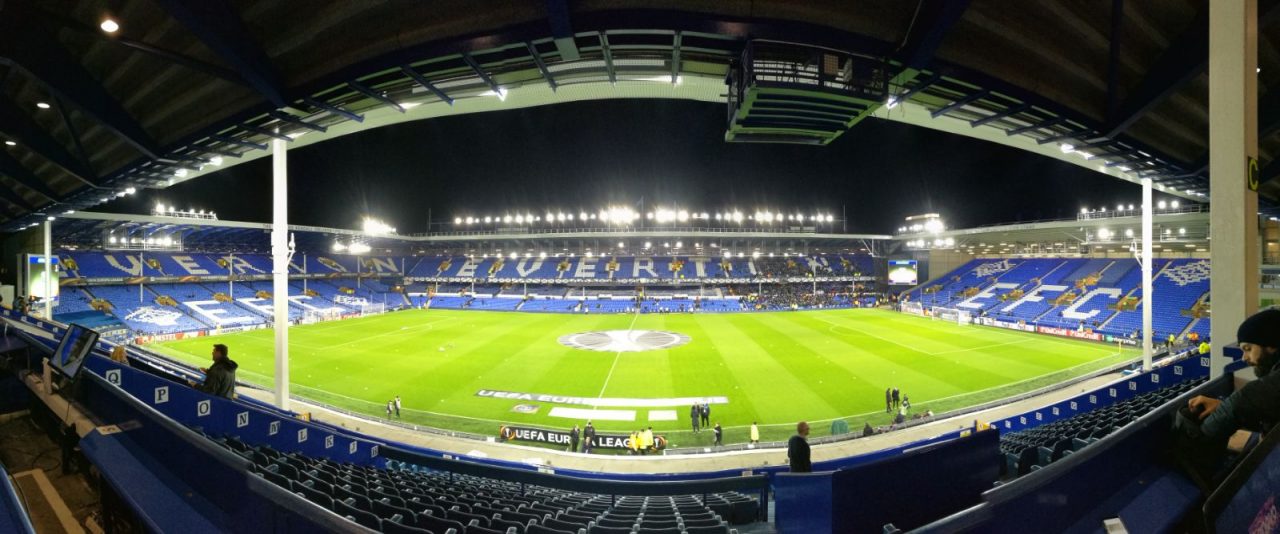 I tifosi dell’Atalanta cantano a Goodison Park