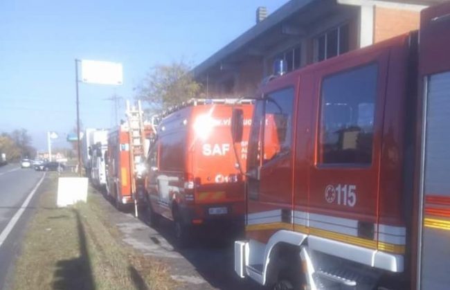 Sale sul balcone per fare pipì  57enne precipita da tre metri
