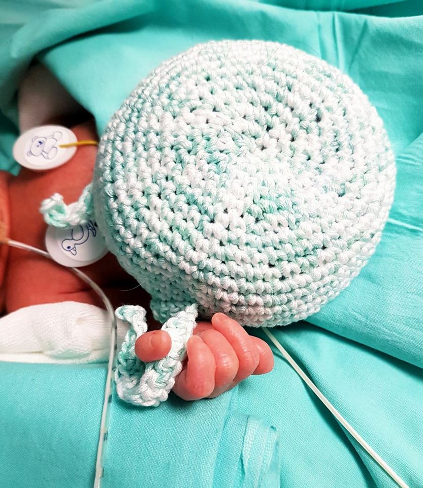 28 mamme dal cuore di maglia Una carezza per i bimbi prematuri