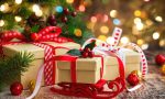Acquisti di Natale: la metà dei consumatori ritoccherà il budget a ribasso, trionfano i negozi online