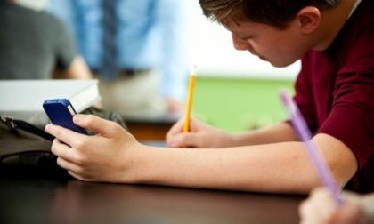Smartphone in classe, il via libera