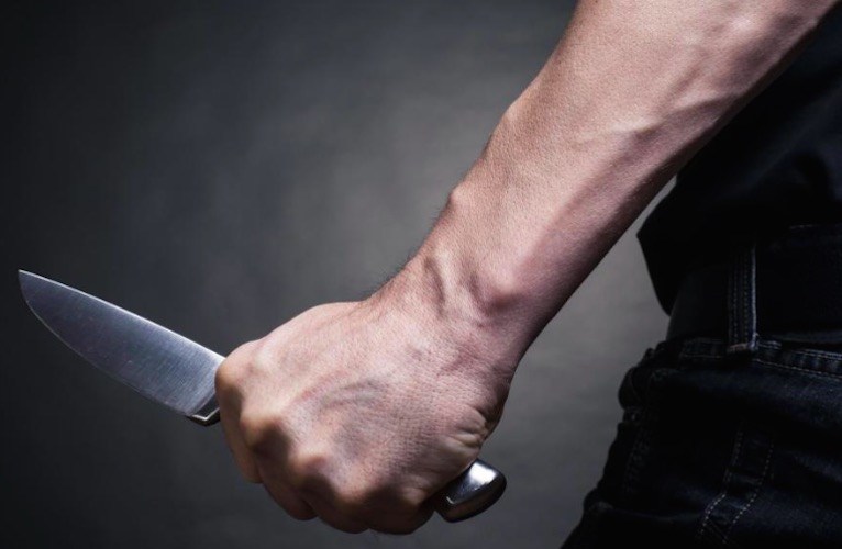 Minaccia la moglie con un coltello da cucina, in carcere un 39enne marocchino di Clusone