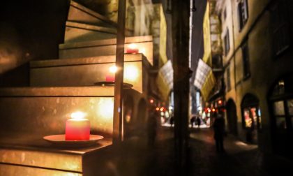 Bergamo Alta a lume di candela ma nel buio spunta Frankestein