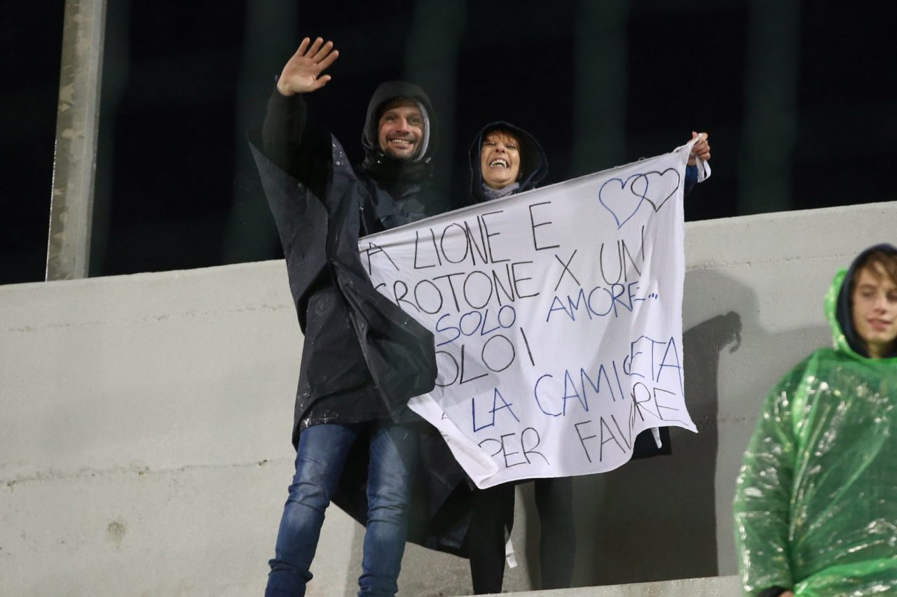 Diapositive dei 200 nerazzurri Tanti sorrisi nel gelo di Crotone