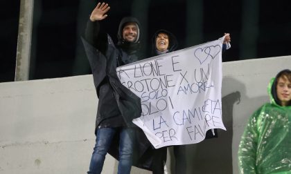 Diapositive dei 200 nerazzurri Tanti sorrisi nel gelo di Crotone