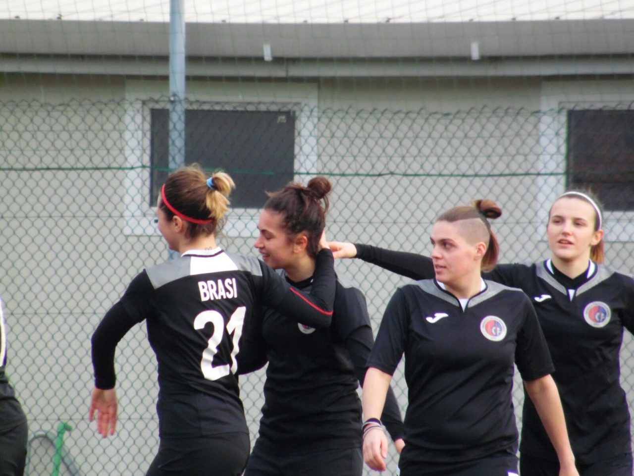 C’è un gruppo di ragazze che vola L’Orobica Calcio batte pure il Milan