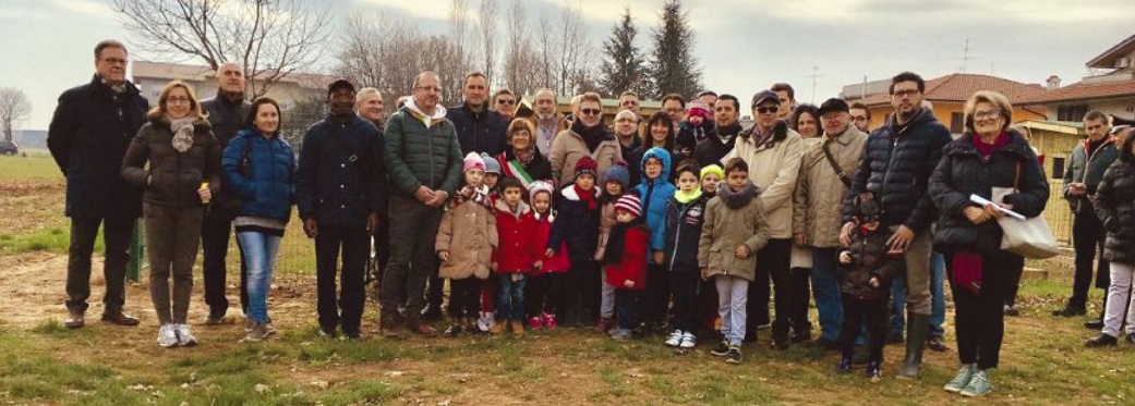 Dalmine, inaugurati gli orti urbani «Questa terra è nelle vostre mani»