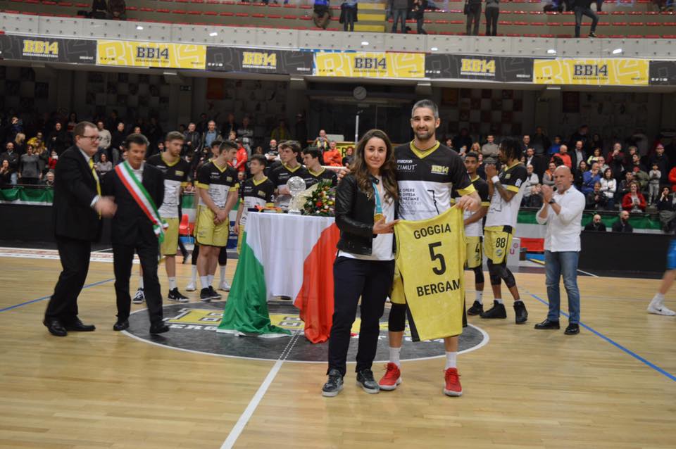 Sofia Goggia, la serata tutta per lei e la gioia di Giulia per un autografo