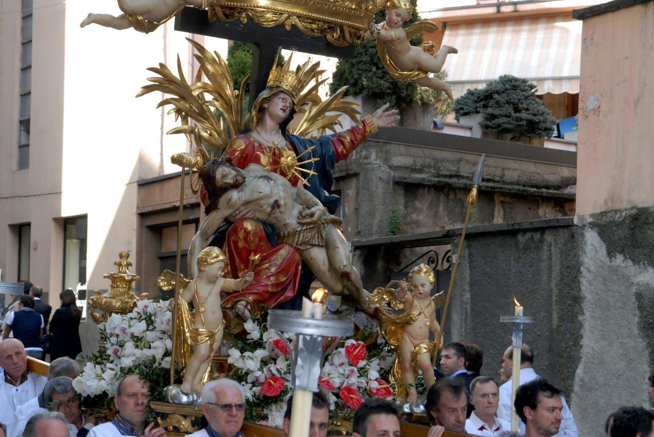 «Tu di Leffe sei la gloria!» È festa grande per la Madonnina