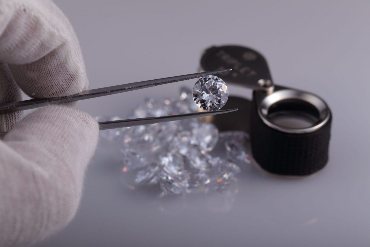 Il bidone dei diamanti del Creberg È scoppiata la guerra dei rimborsi
