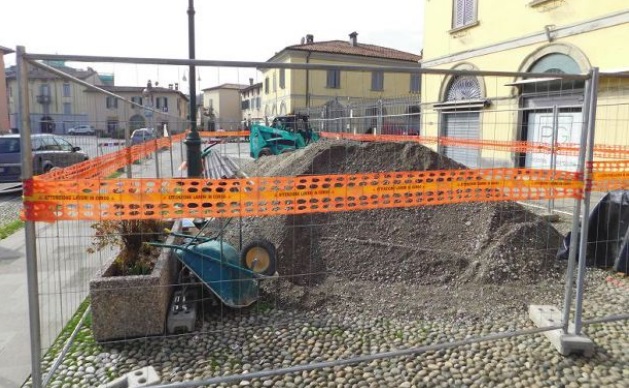Stezzano, «Coi lavori in piazza abbiamo perso molti clienti»