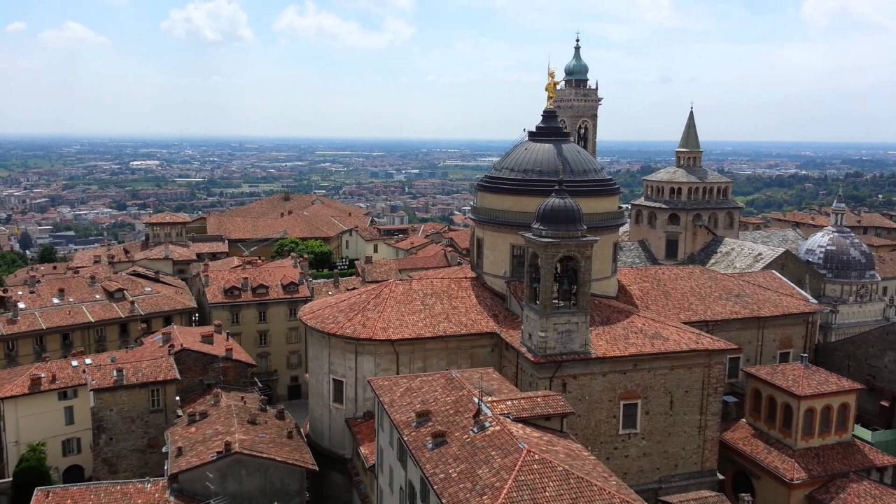 La città si vede da sura o da sota con Gombito, Lantro e cannoniere