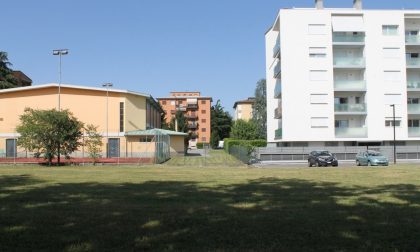 Una piazza verde per via Carnovali Partiti i lavori accanto all'oratorio