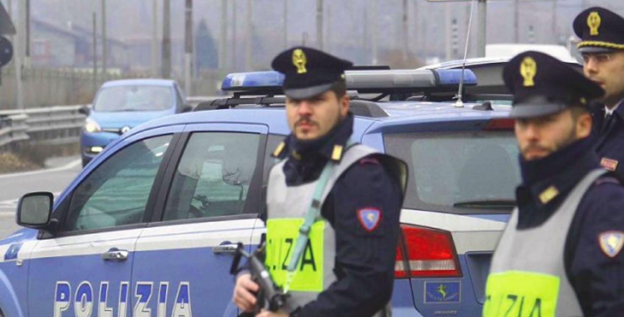 Scappa in autostrada dal marito ribellandosi alle sue violenze