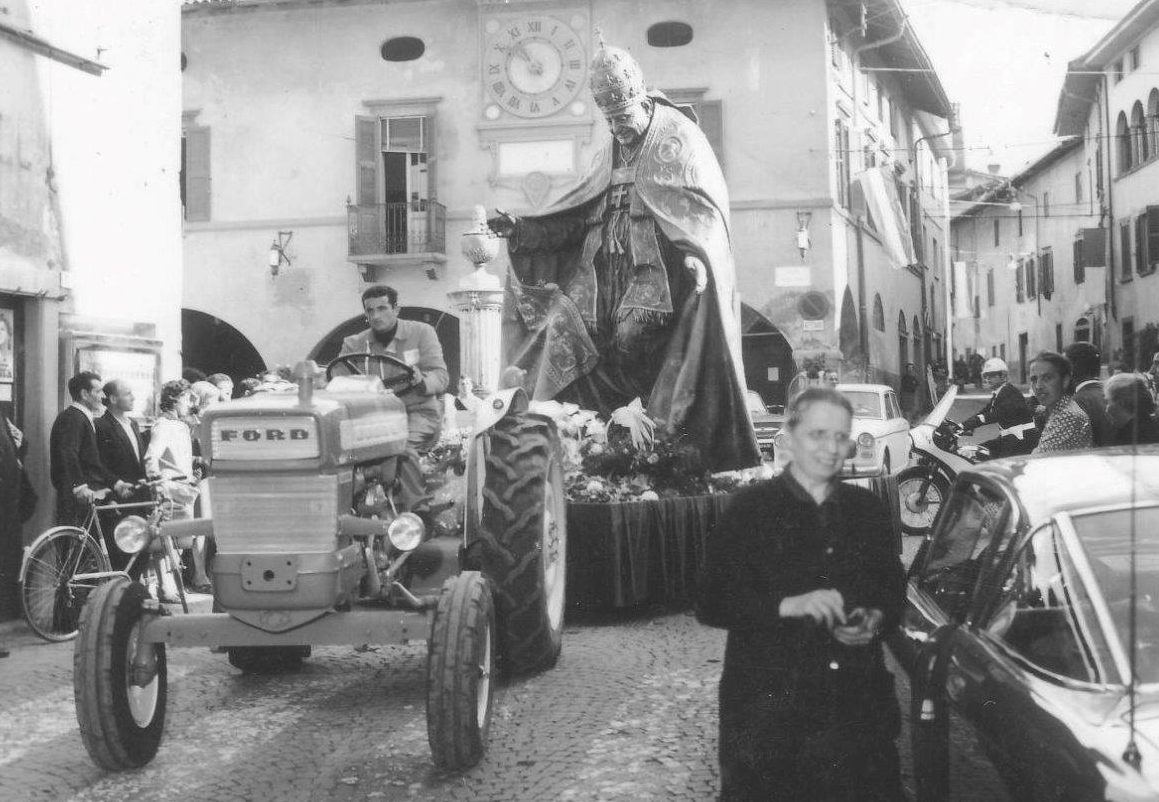 Sostieni il restauro della statua di Papa Giovanni XXIII - Seminario  Vescovile di Bergamo
