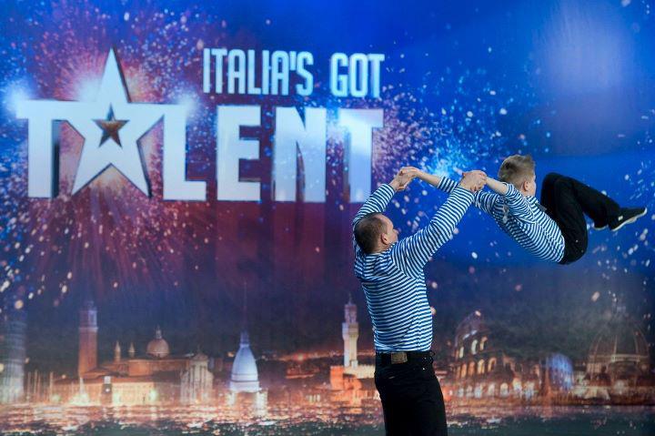 Un po’ di Italia’s got talent a Lilliput con lo show di papà e figlio acrobati