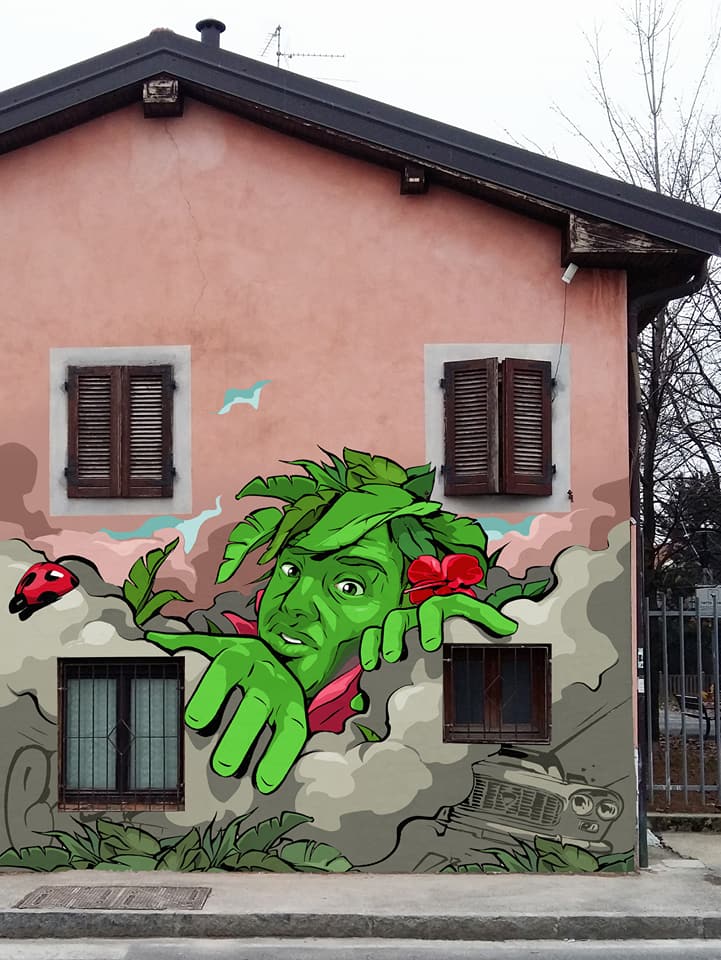Un murale al passaggio a livello per invitare a spegnere il motore