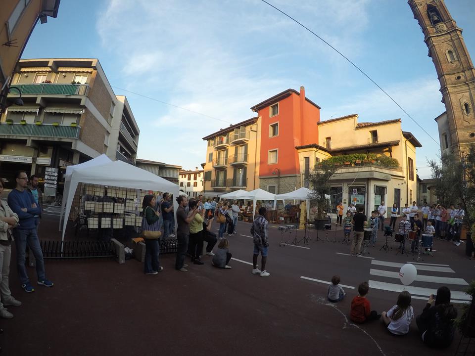 Made Espo Osio, Piazza Garibaldi si veste di mille luci colorate