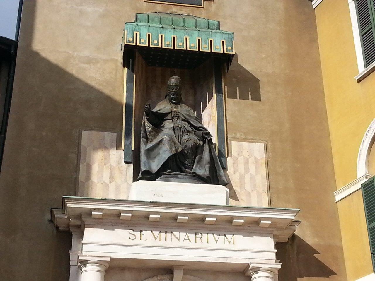 Quando la statua di Papa Giovanni tornò a benedire la sua gente