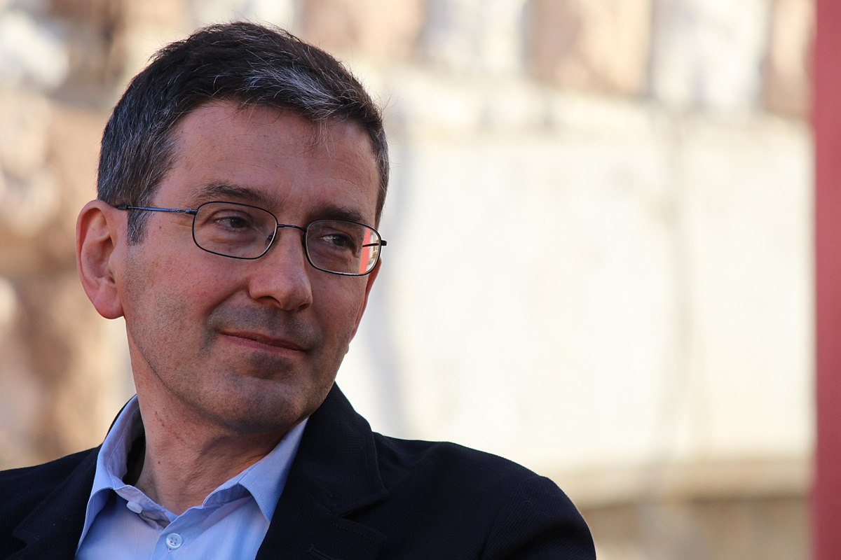 Il segretario comunale fa lo scrittore Giuseppe Mendicino va a Treviglio