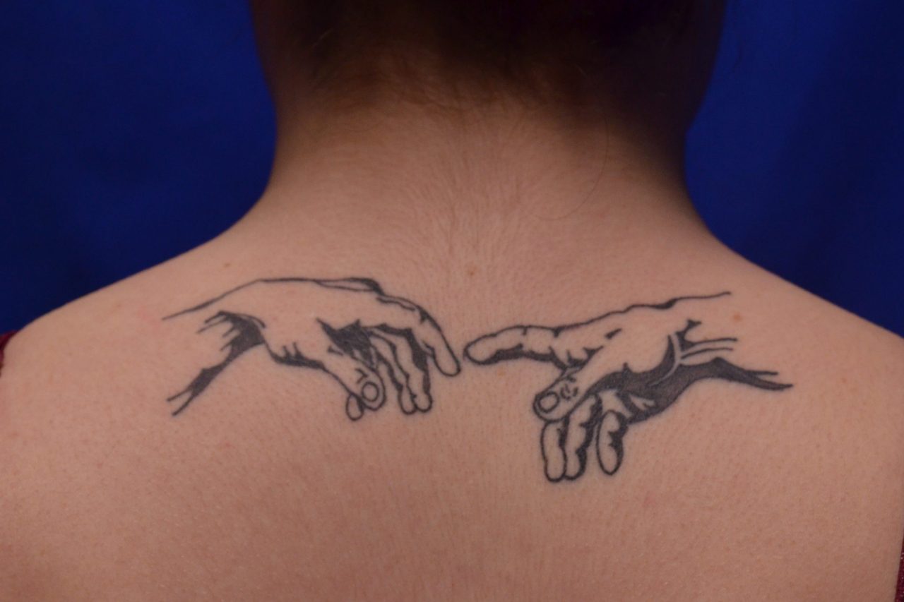 In mostra i tatuaggi degli studenti Una performance dell’Artistico