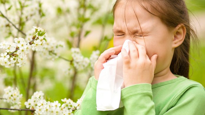 Come prevenire le crisi allergiche che colpiscono bimbi e ragazzi