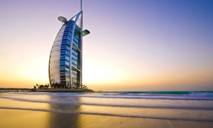 A casa per curare la madre malata Invece è andato in vacanza a Dubai