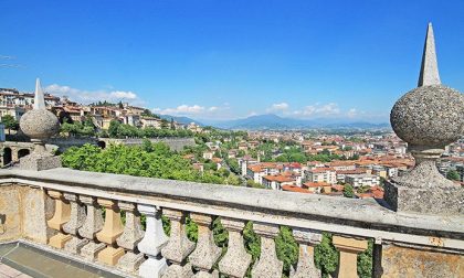 Chi si compra questa villa si compra pure un panorama