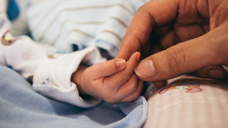 Lo strano caso della bimba Blu che non può più chiamarsi così