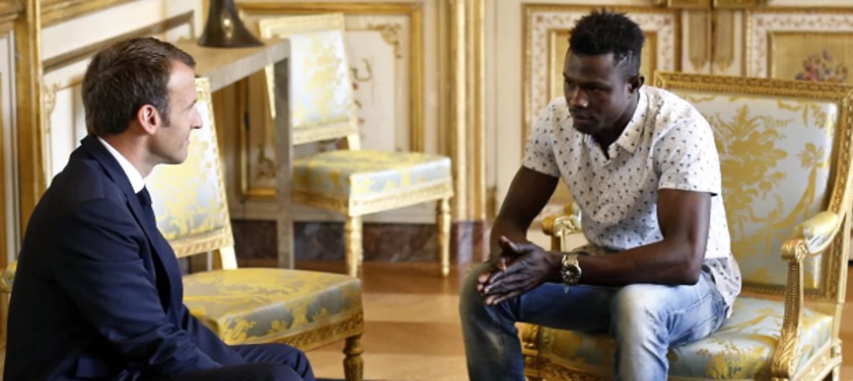 Il giovane Spiderman clandestino che Macron ha accolto all’Eliseo