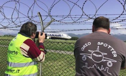 Gli Spotters, quei tipi che a Orio sono innamorati pazzi degli aerei