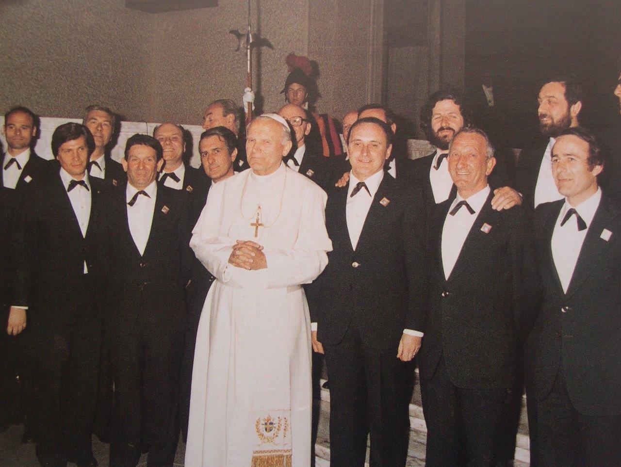 1982 Coro Incas in Vaticano con S.Giovanni Paolo II