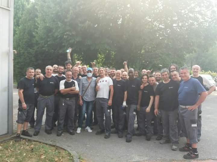 Ha la leucemia e i suoi colleghi gli regalano ben 911 ore di ferie