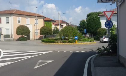 L'agronomo che trasforma i rondò in isole verdi nel cuore di Bergamo
