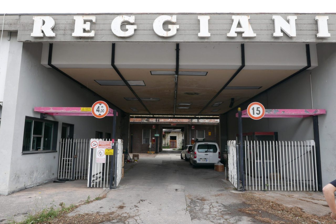Ennesimo incendio alla ex Reggiani di Bergamo: è il quarto in soli venti giorni