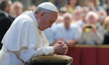 Chi prega si salva, il libriccino che ora ha la prefazione del Papa