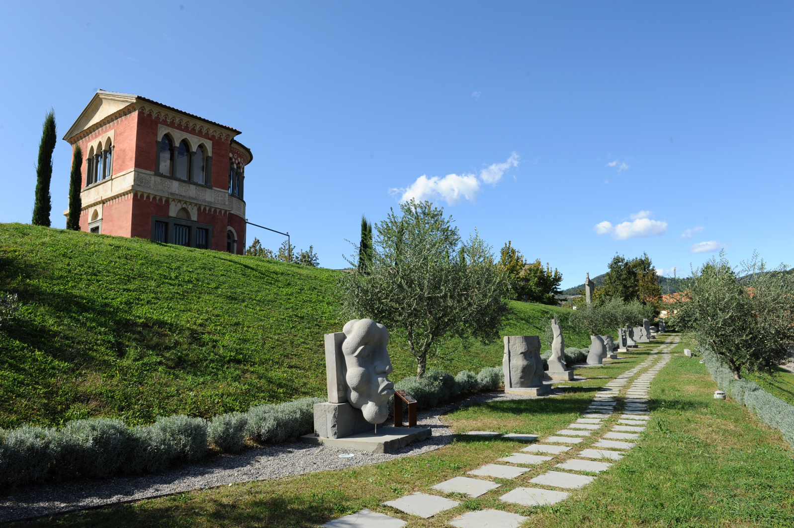1.Viale dei Volti