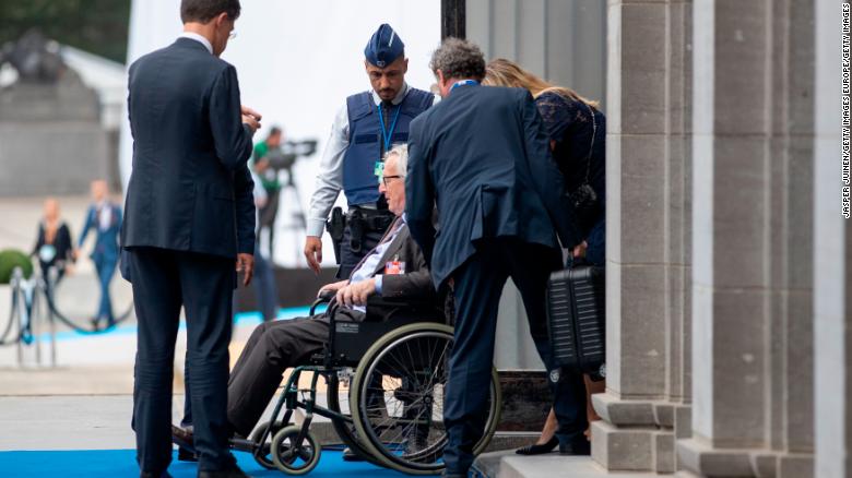Cinque notizie che non lo erano Tipo Juncker ubriaco alla Nato