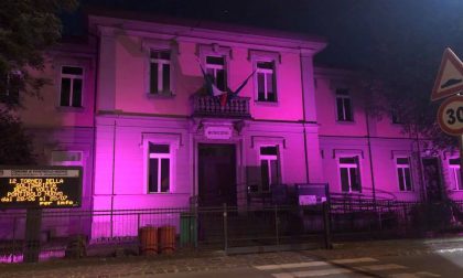 Municipio arcobaleno, non per i gay Il sindaco sorride: «Solo un guasto»