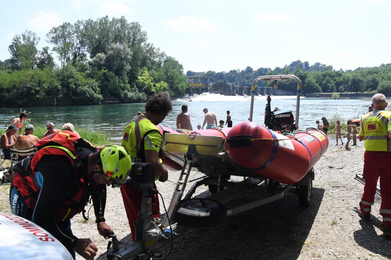 Bambino cade nell’Adda a Vaprio Padre eroe lo salva dal fiume