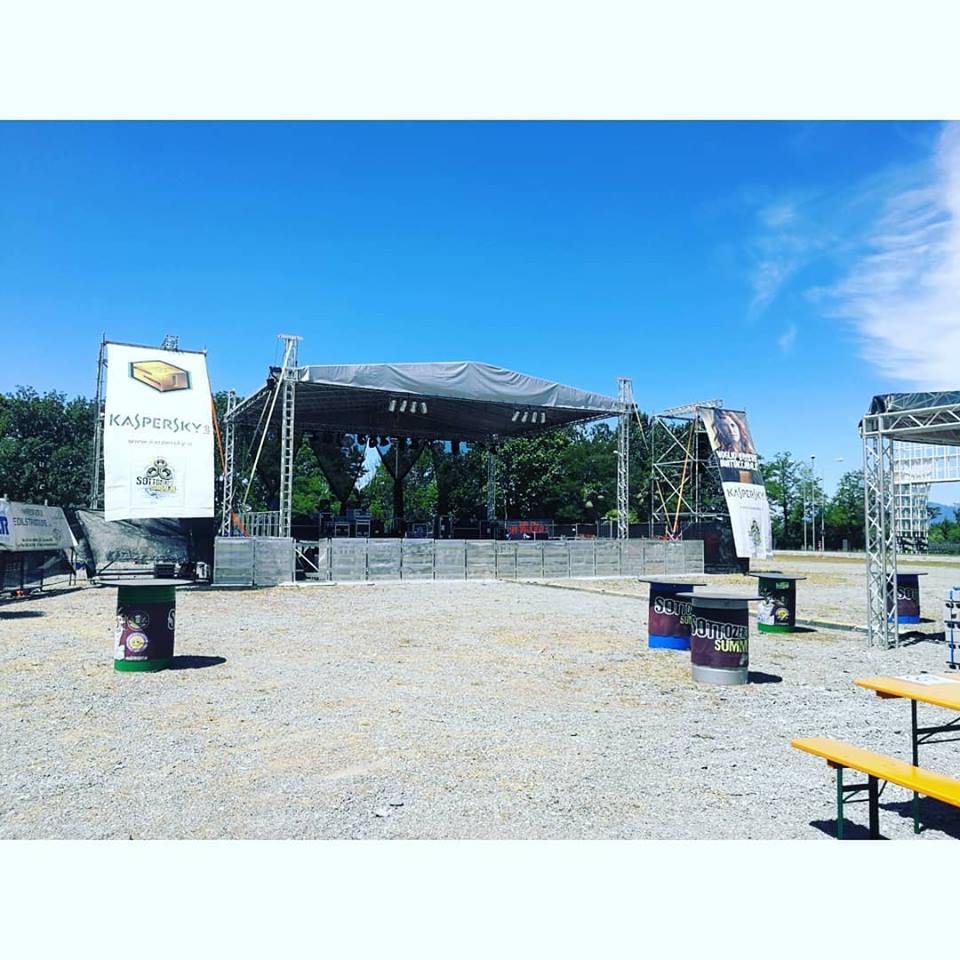 Cassinone, i decibel dei concerti e degli aerei vanno a braccetto