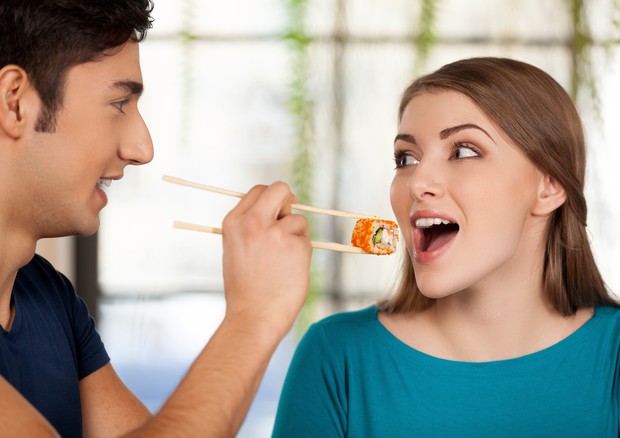 Se volete fare l’amore più spesso allora dovete mangiare più pesce