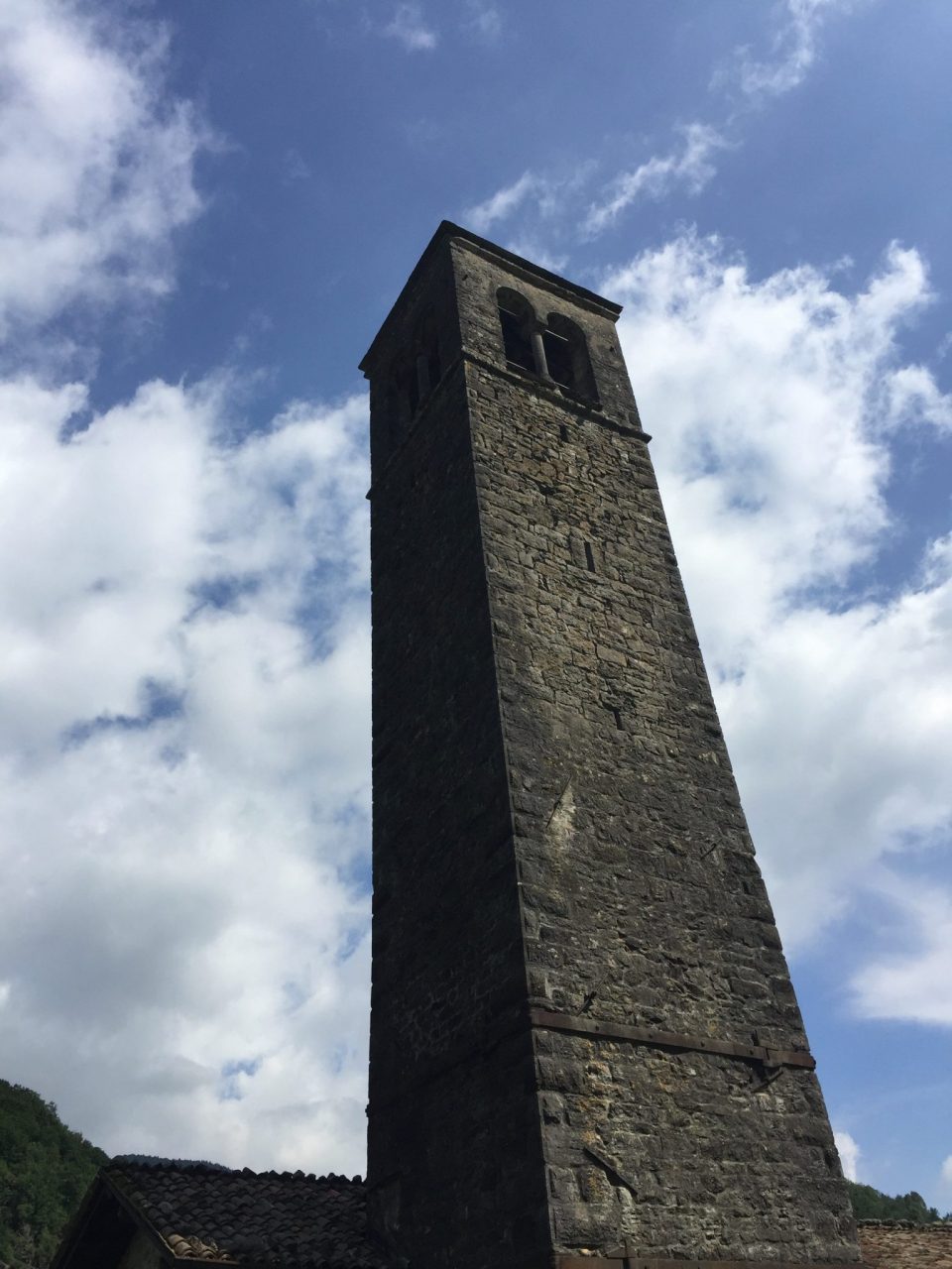 Il campanile pendente di Cornello punta ai Luoghi del Cuore del Fai