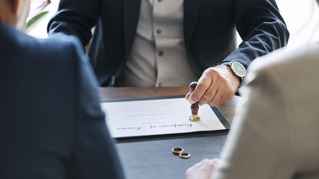 Un’altra giravolta sul divorzio Compare il “contributo alla famiglia”