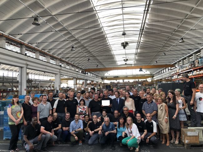 Ferie donate al collega malato Il governatore premia gli operai