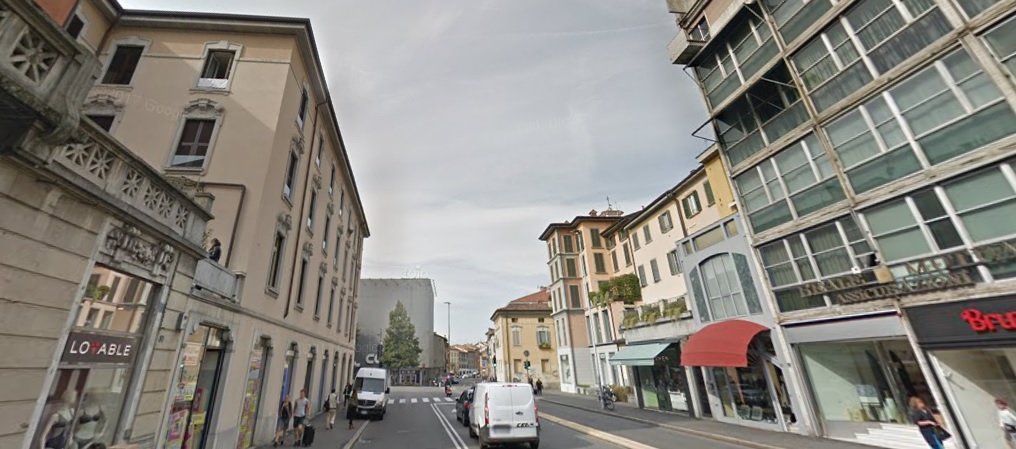 Via Tiraboschi, «Paghiamo affitti folli in una strada morta»