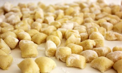 La bella tradizione bergamasca perduta del “venerdé gnochér”