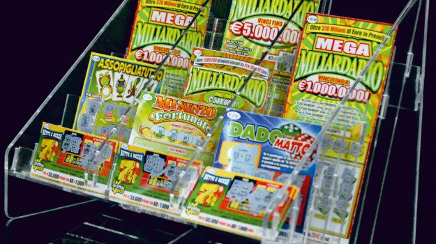 “Nuoce alla salute” sui gratta e vinci I tabaccai: «Caccia alle streghe»