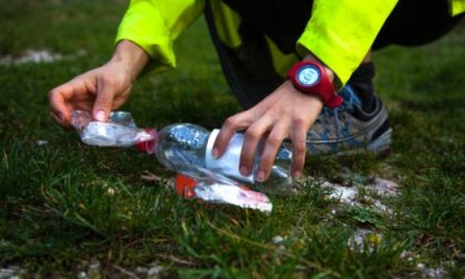 Ragazzini rompono una panchina, pizzicati dovranno ripulire il parco dai rifiuti