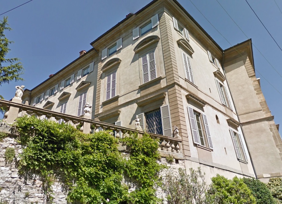 Il Palazzo di Città Alta all’asta e quell’antico omicidio in Basilica